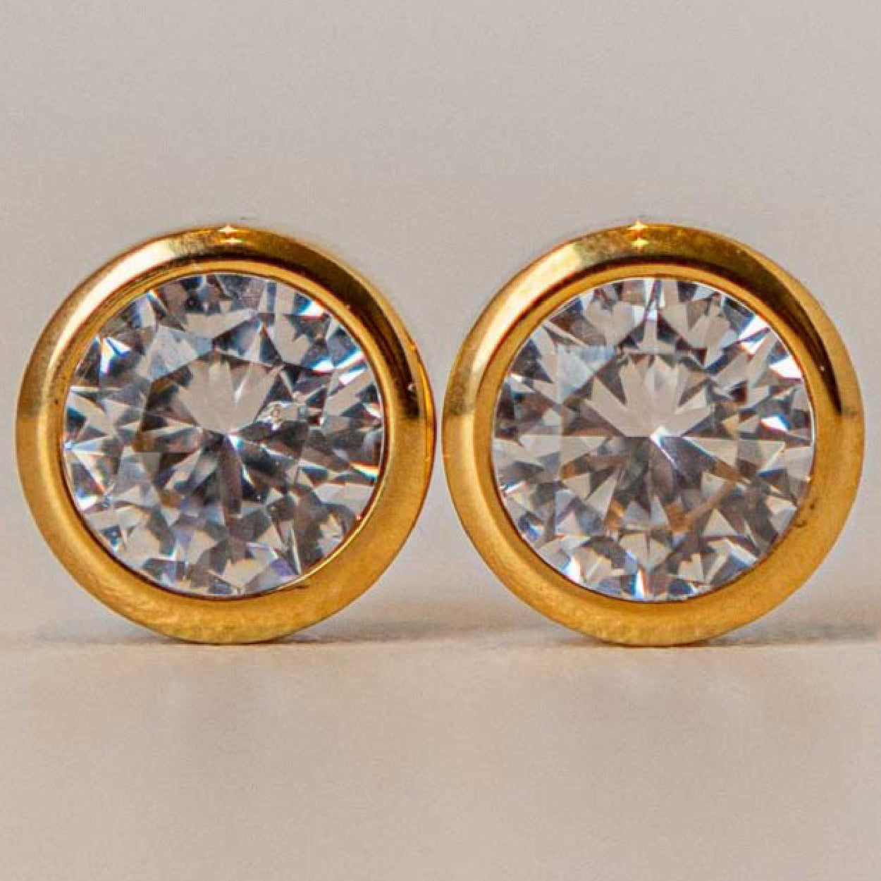 Shiny Circle Gold White